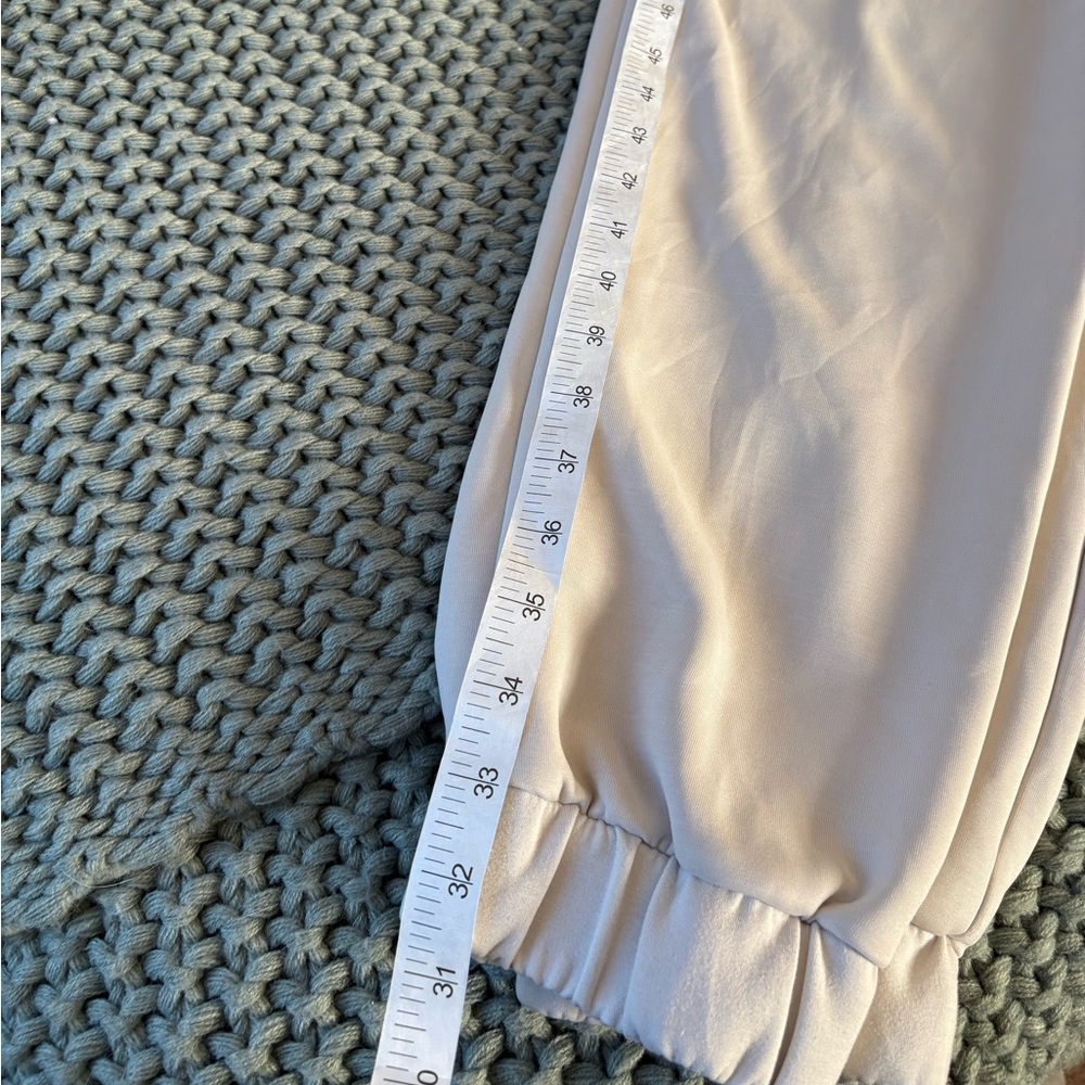 Lululemon Athletica Off-White Joggers - Picture 5 of 9